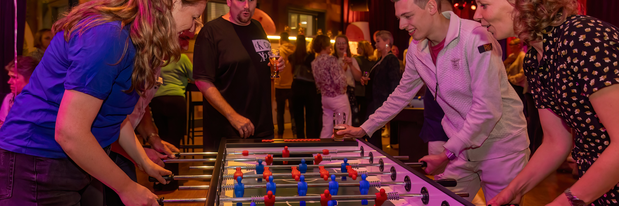 Feest Magenta zorg - gamehal in Café Cool